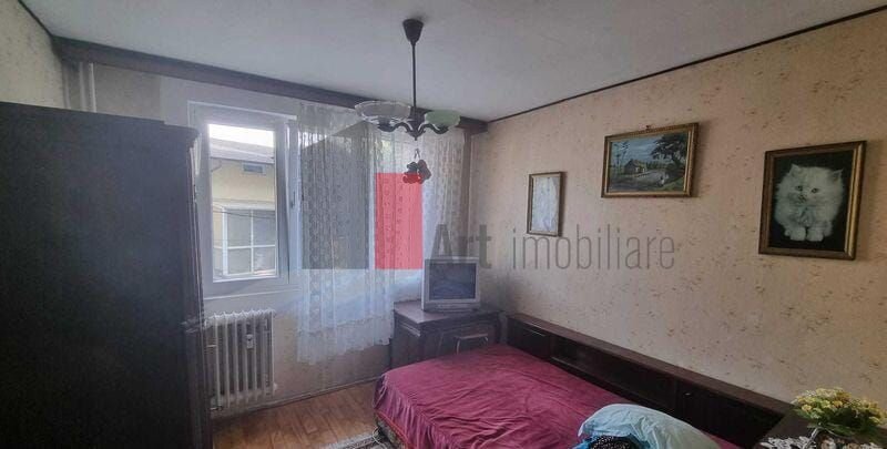 Brancoveanu, vanzare apartament decomandat 4 camere.