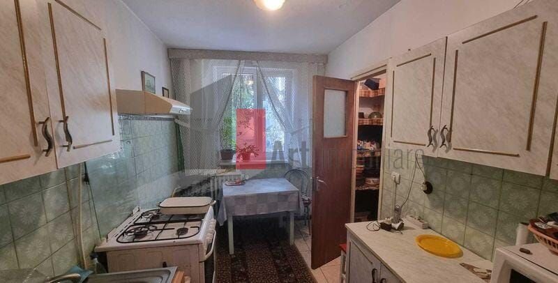 Brancoveanu, vanzare apartament decomandat 4 camere.