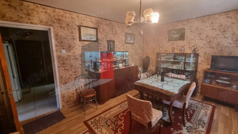 Brancoveanu, vanzare apartament decomandat 4 camere.